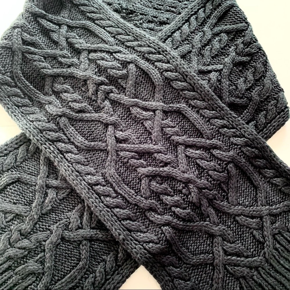 Large plush GAP black cable knit scarf